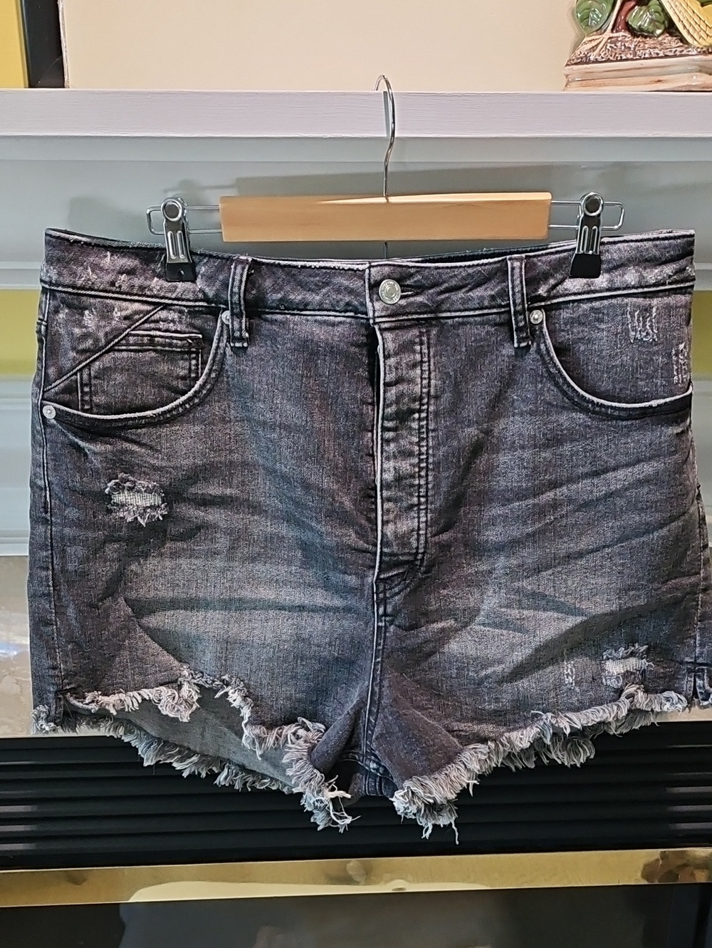 We The Free - Free People Black Demin Thirty Five Curvy Shorts NWT